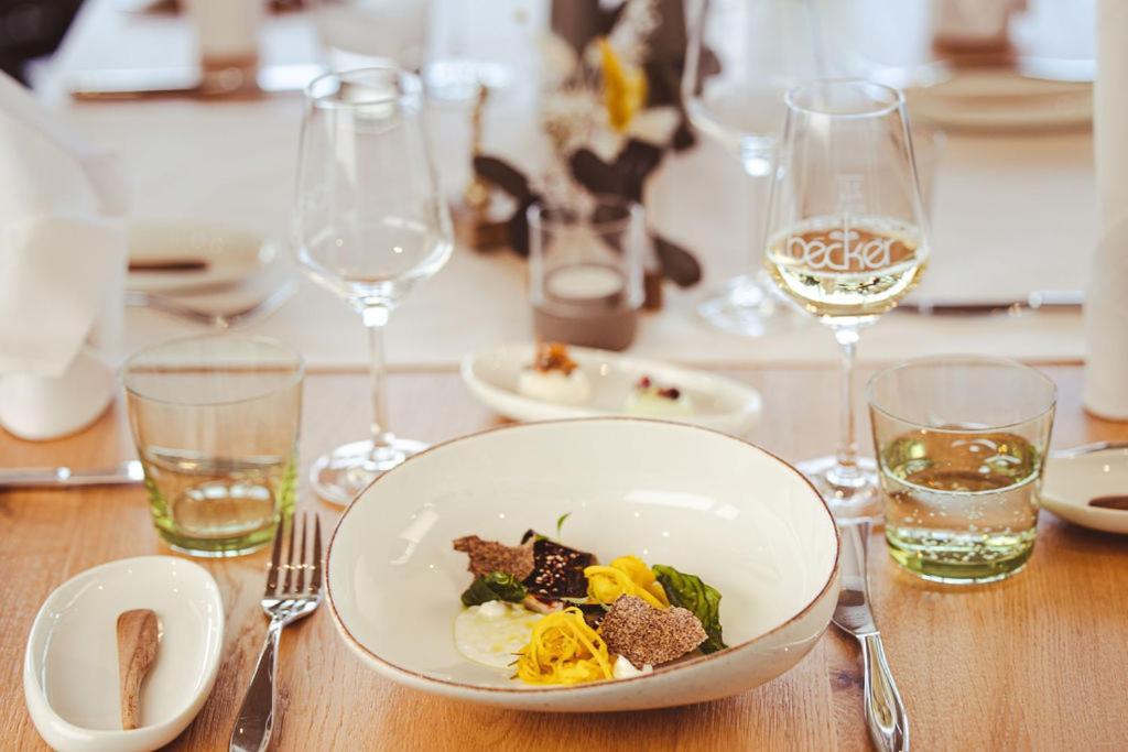 Weinzuhause Hotel-Restaurant-Vinothek Mommenheim Exteriör bild