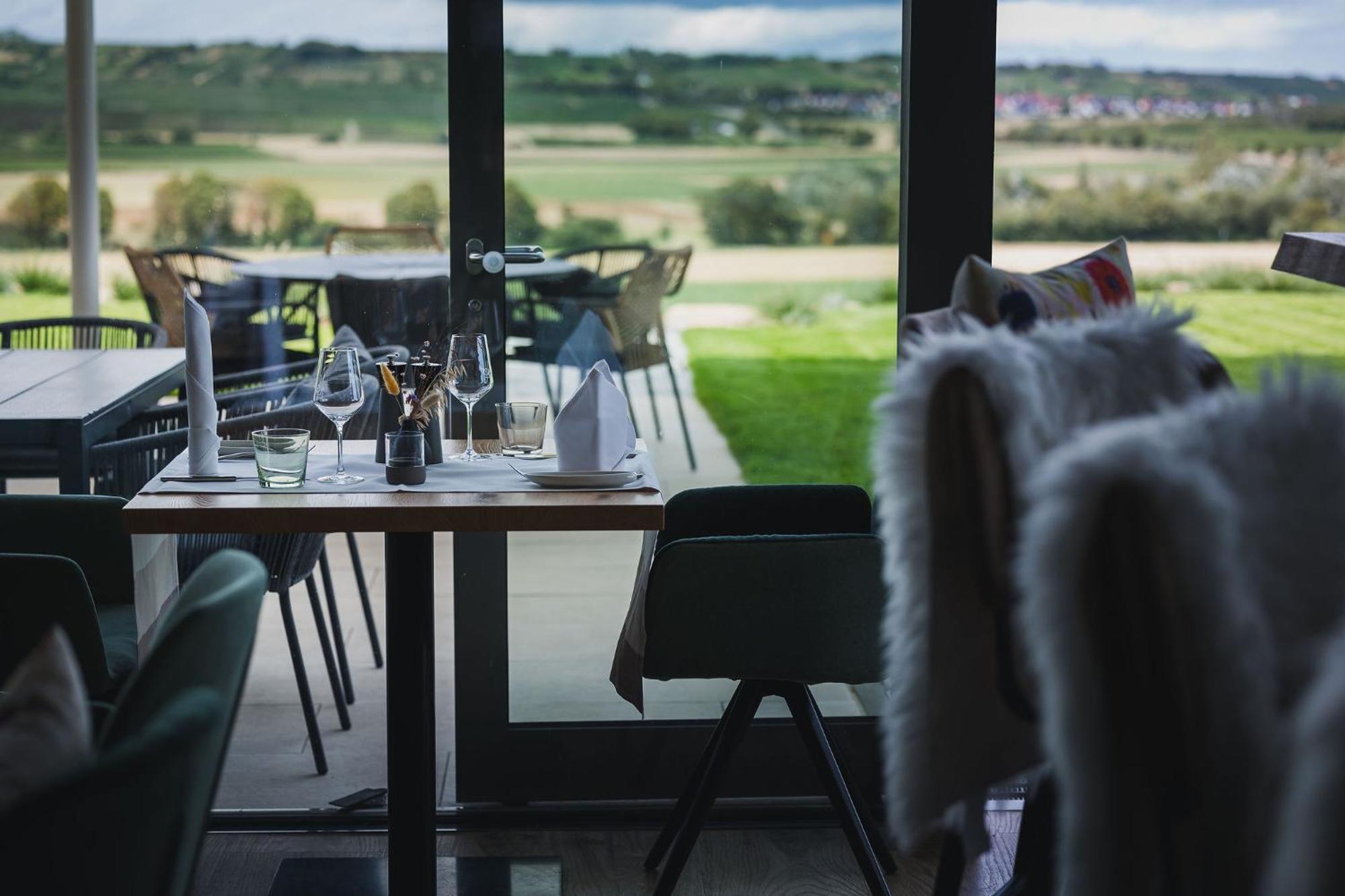 Weinzuhause Hotel-Restaurant-Vinothek Mommenheim Exteriör bild
