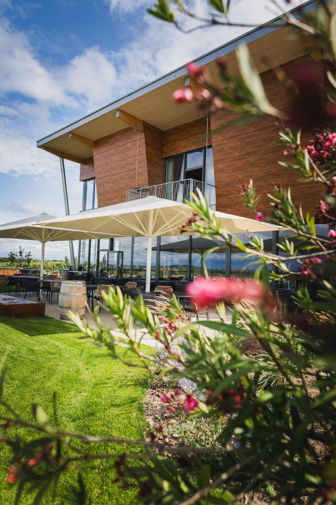 Weinzuhause Hotel-Restaurant-Vinothek Mommenheim Exteriör bild