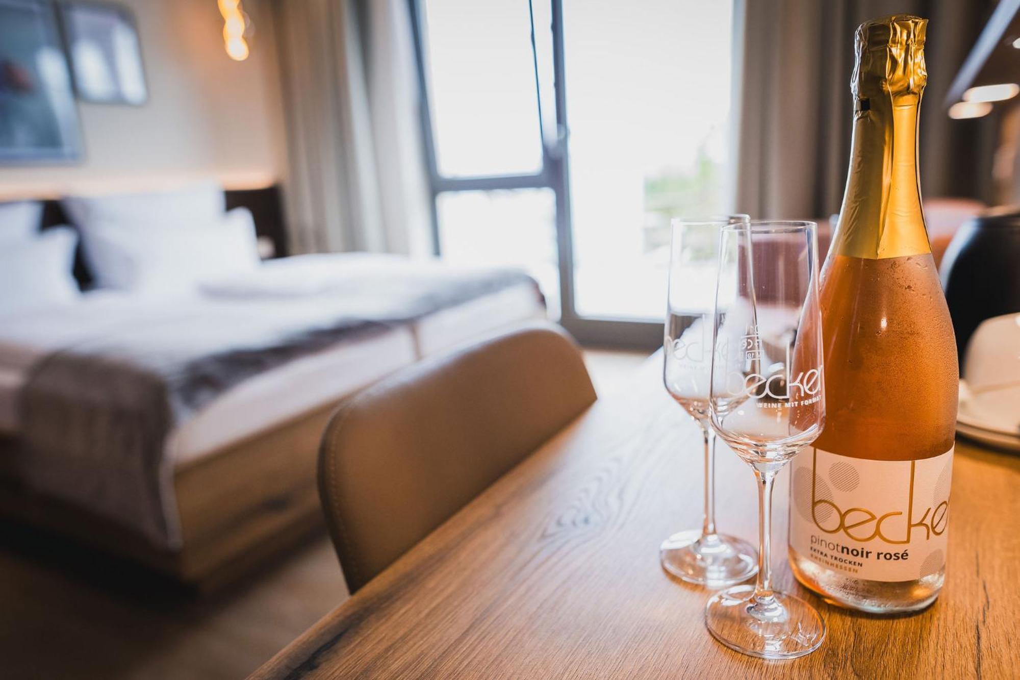 Weinzuhause Hotel-Restaurant-Vinothek Mommenheim Exteriör bild