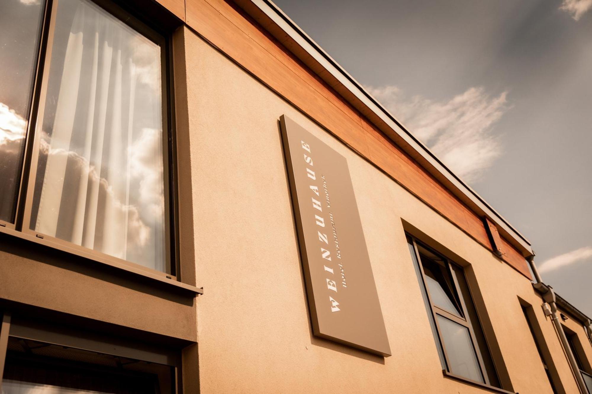Weinzuhause Hotel-Restaurant-Vinothek Mommenheim Exteriör bild